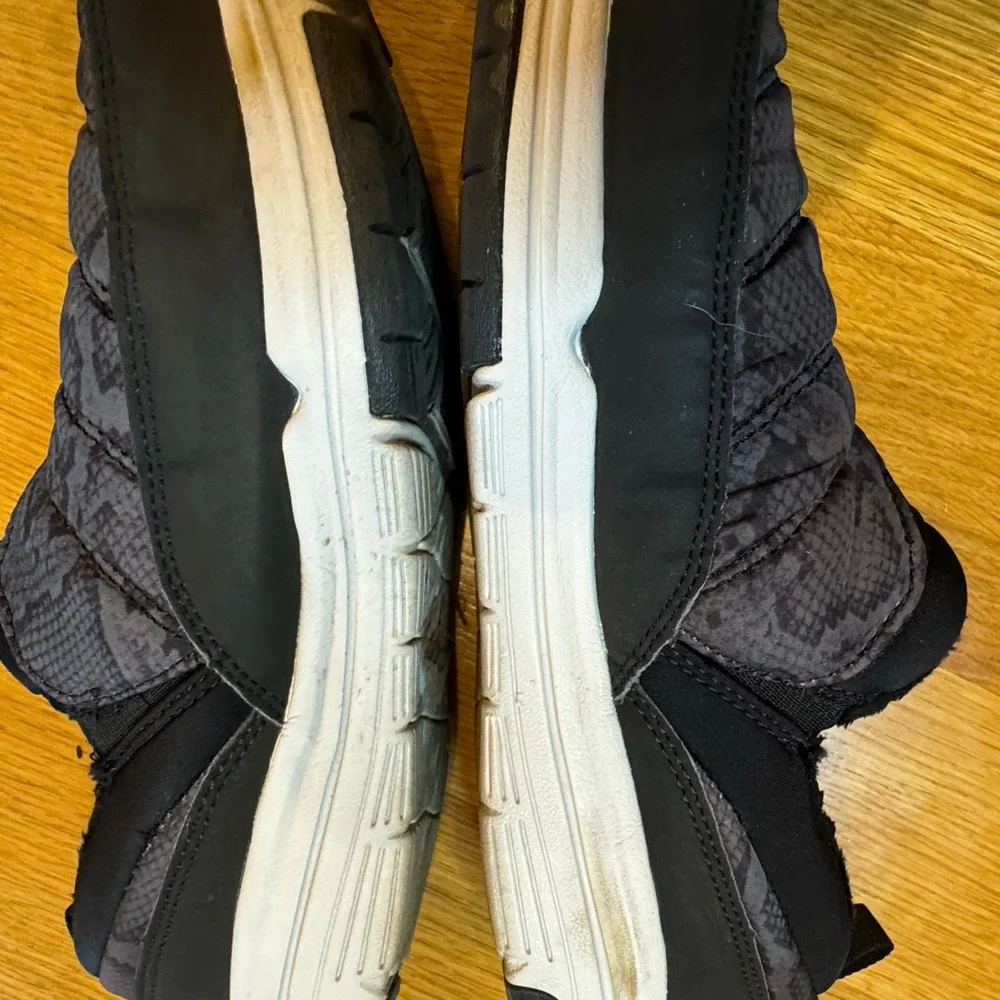 Ryka Women’s Black Slip-On Shoes Size 8 Snakeskin Camo style look pattern